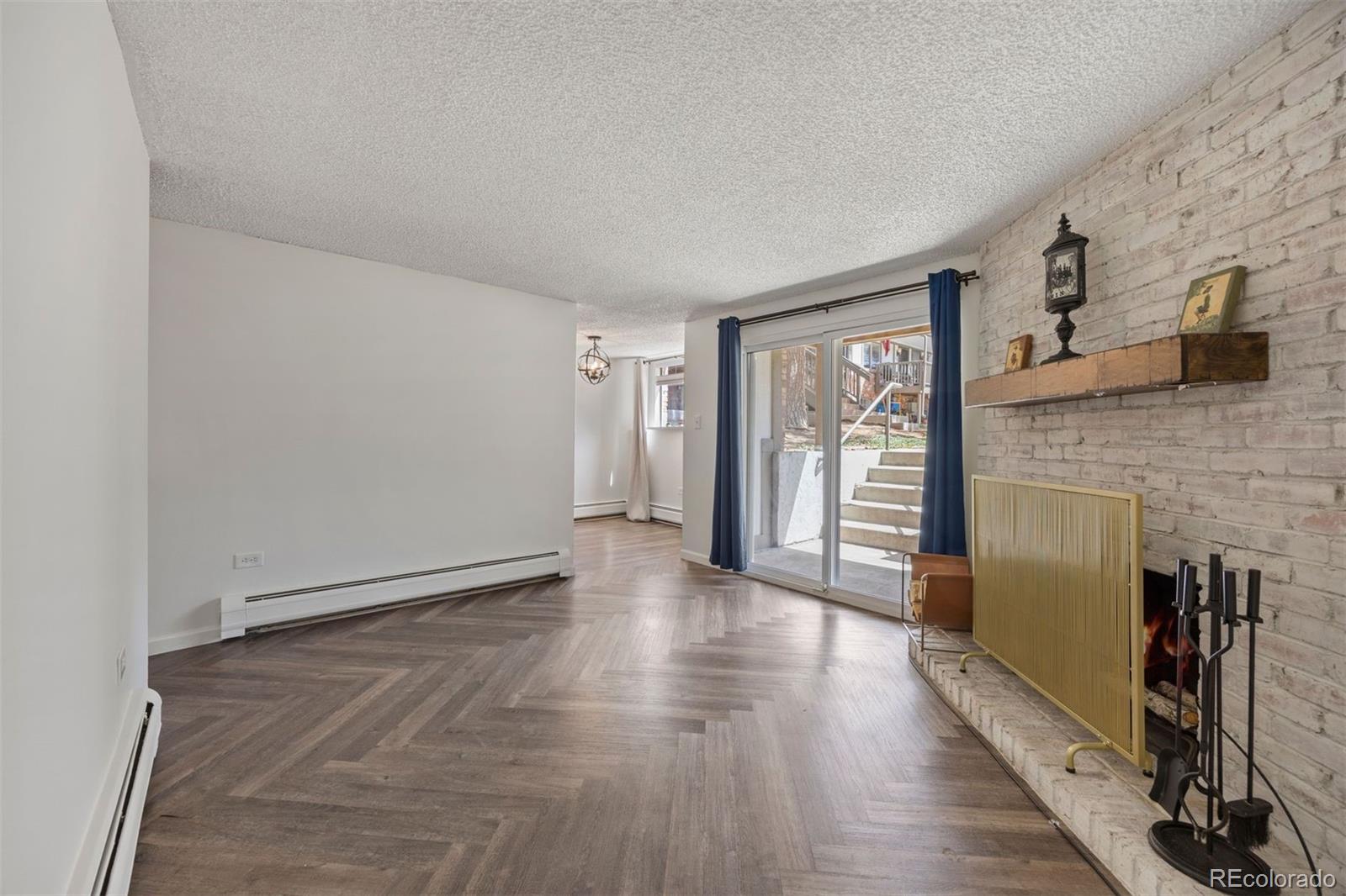 2700 S Holly Street Unit: 100