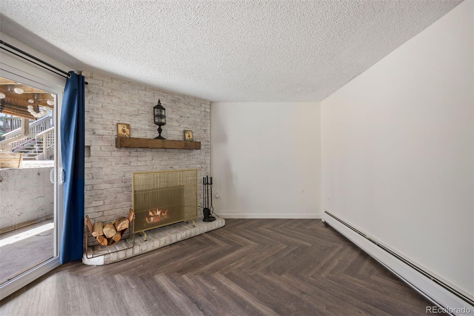 2700 S Holly Street Unit: 100