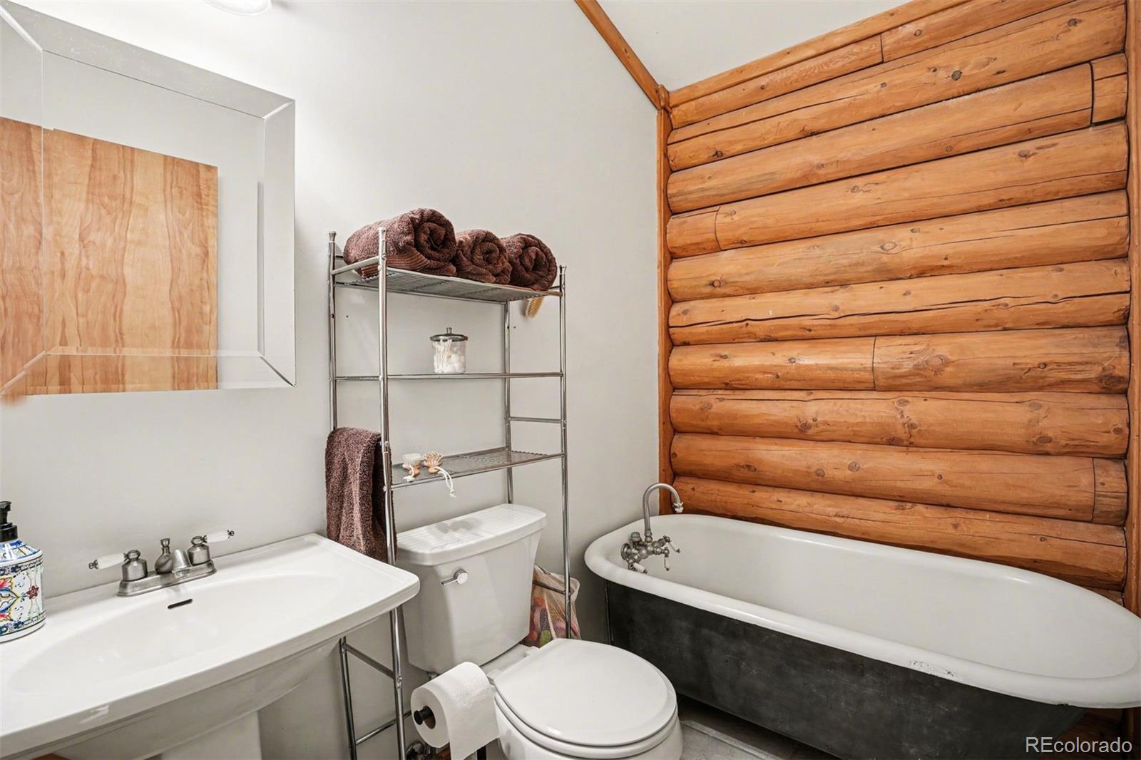 220 Rocky Mountain View