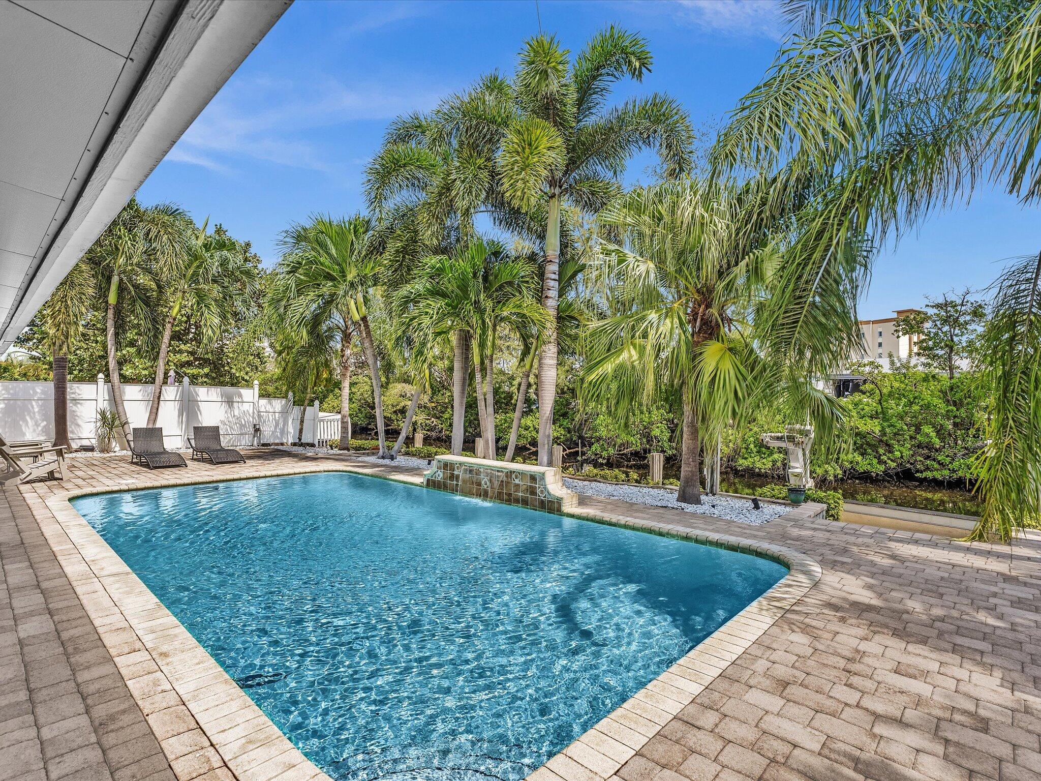 948 SE 10TH Court