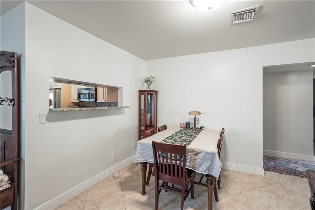 1801 Consulate Pl 201