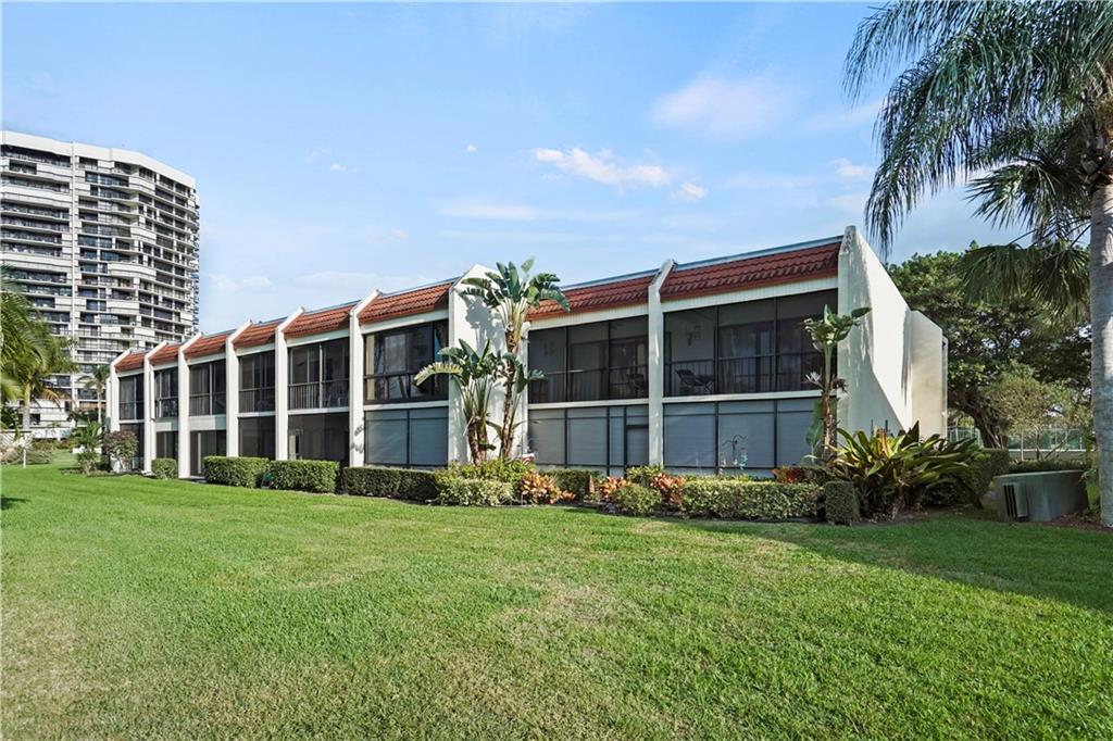 1801 Consulate Pl 201