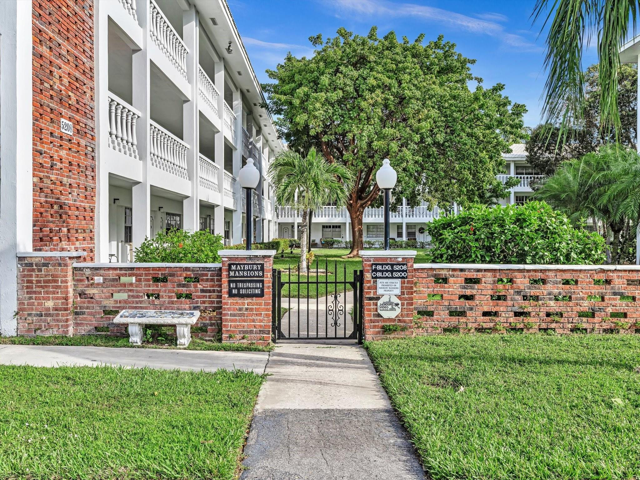 5208 NE 24th Ter F108