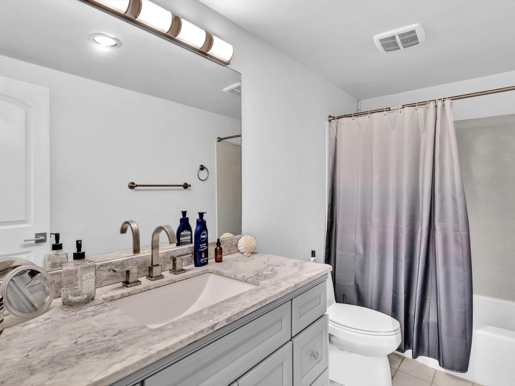 5208 NE 24th Ter F108