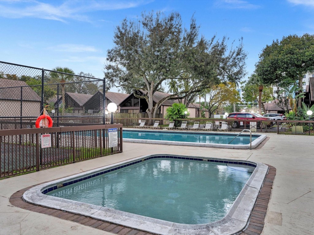 509 N University Dr 6-8