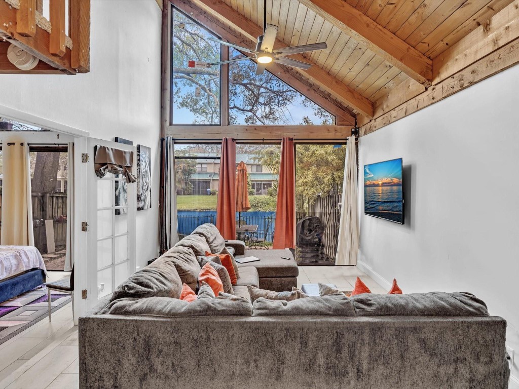 509 N University Dr 6-8