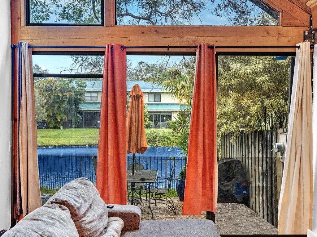 509 N University Dr 6-8