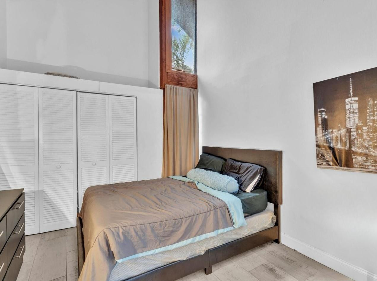 509 N University Dr 6-8