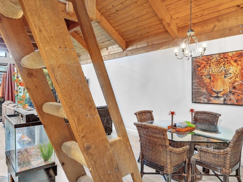 509 N University Dr 6-8