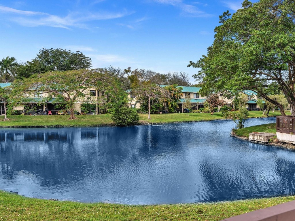 509 N University Dr 6-8