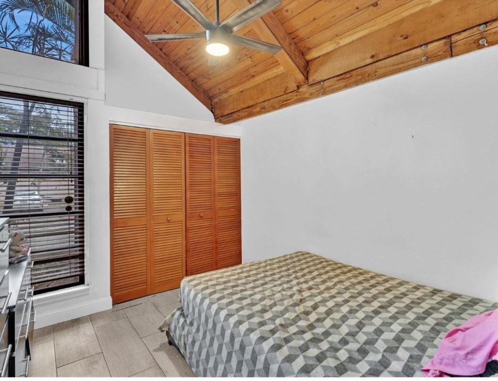 509 N University Dr 6-8