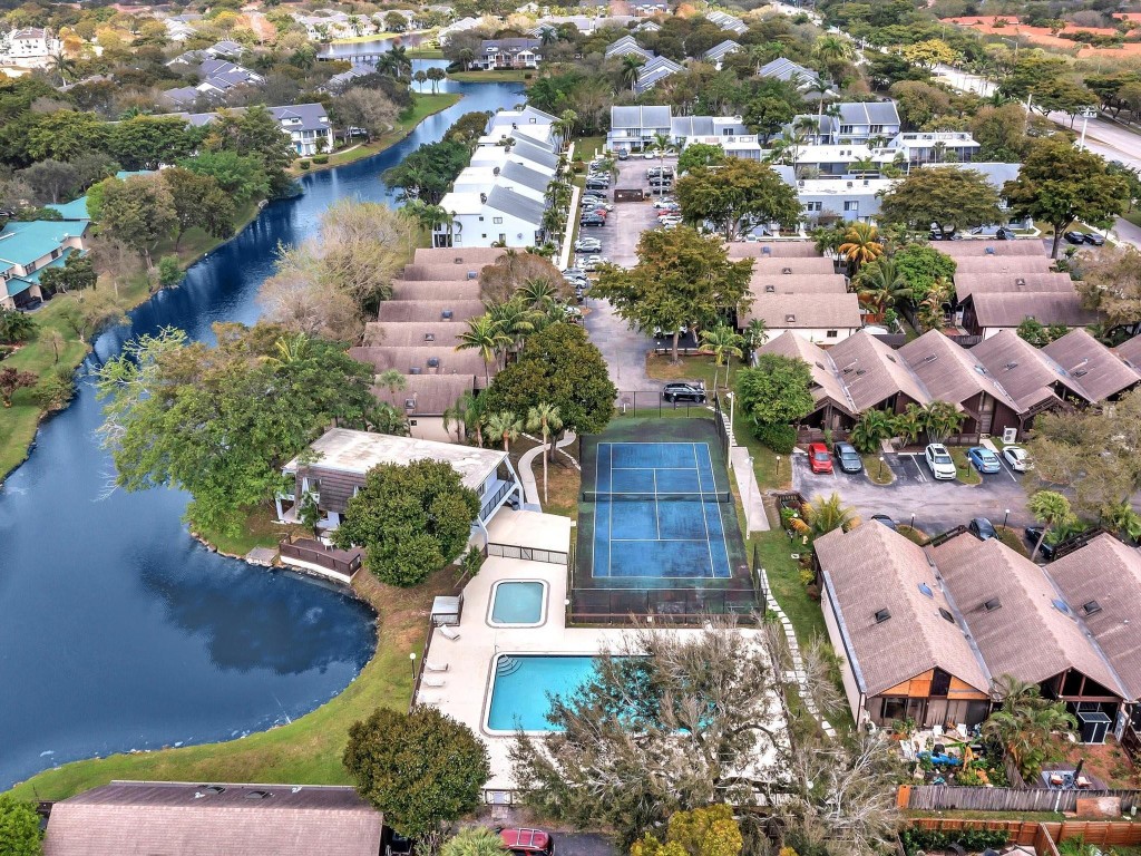 509 N University Dr 6-8