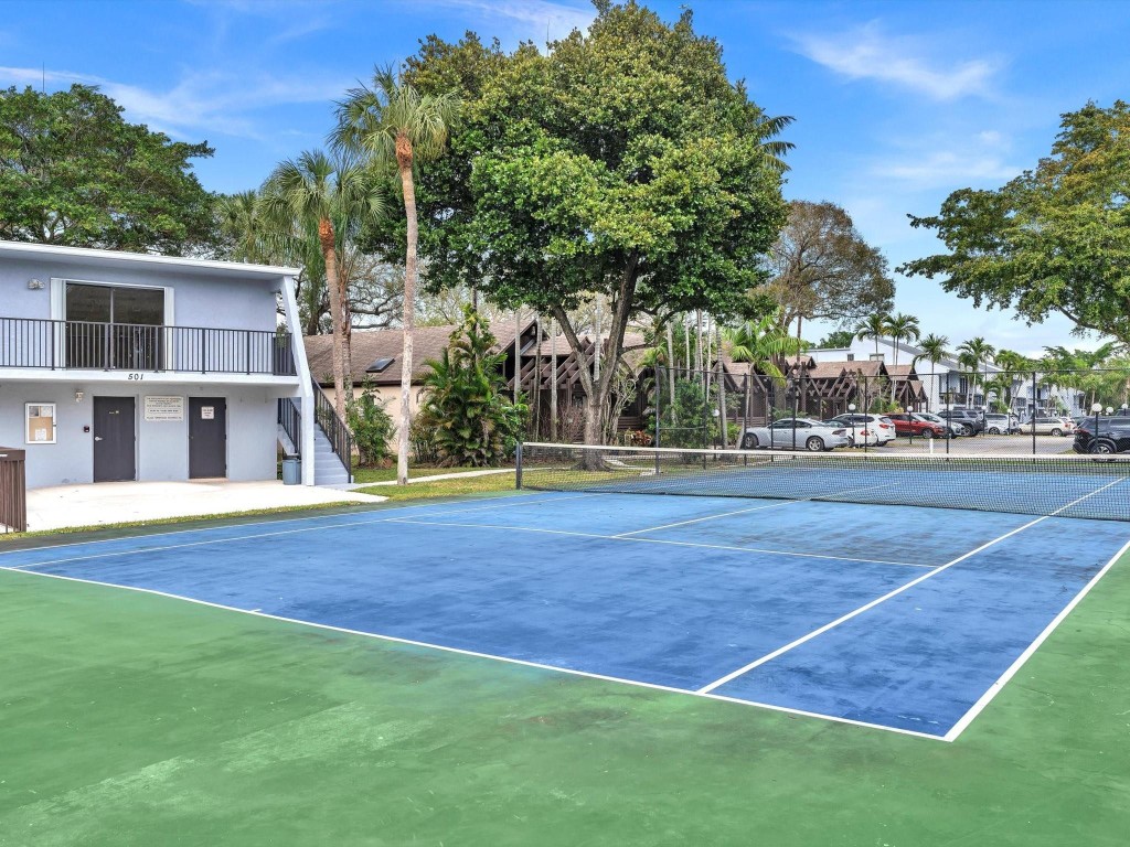 509 N University Dr 6-8