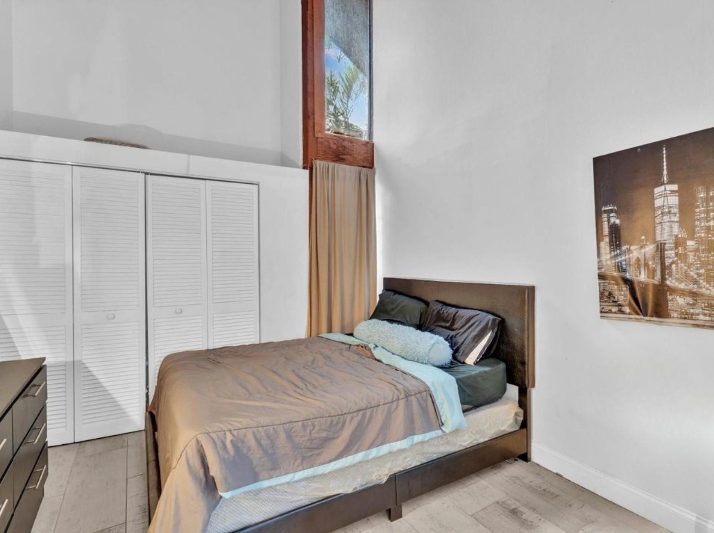 509 N University Dr 6-8