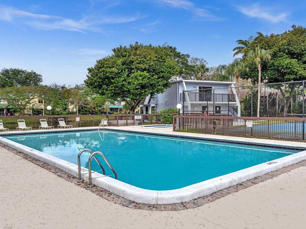 509 N University Dr 6-8