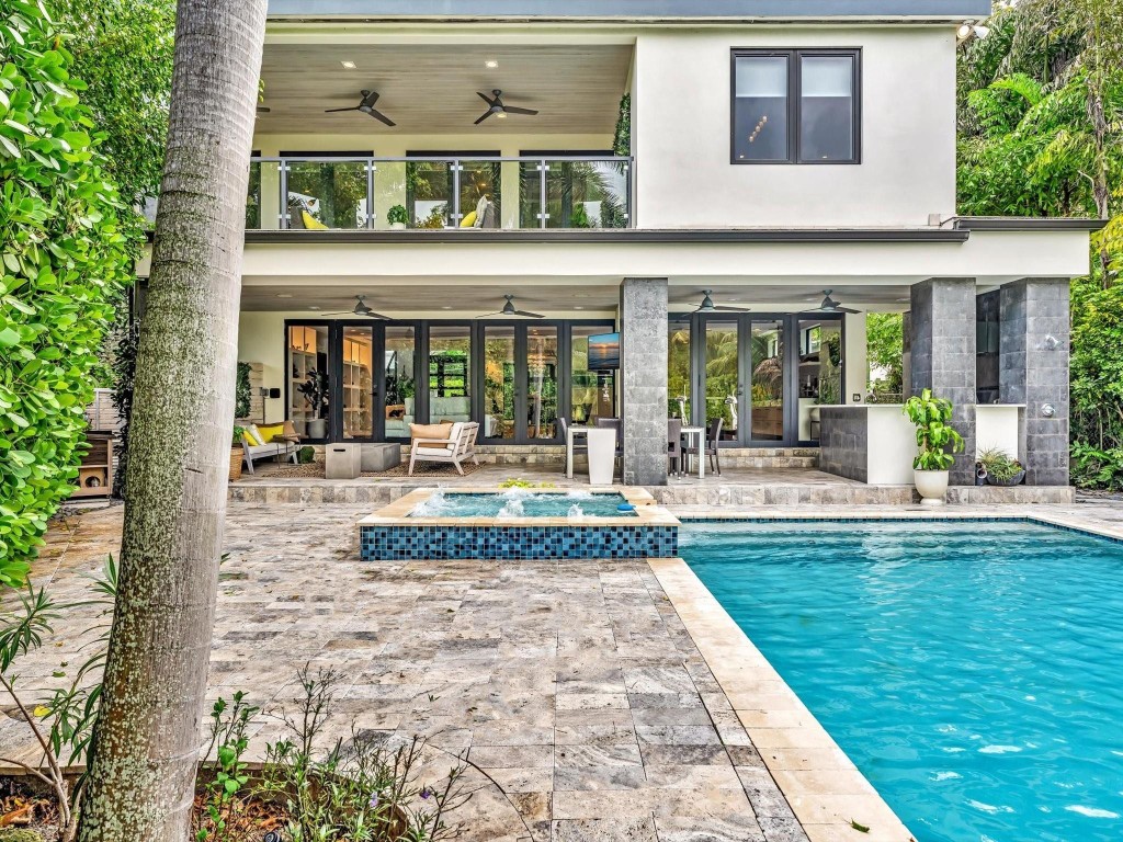 705 Ponce De Leon Dr