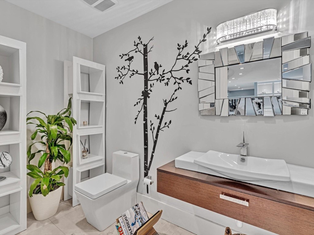 705 Ponce De Leon Dr