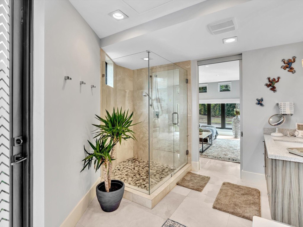 705 Ponce De Leon Dr