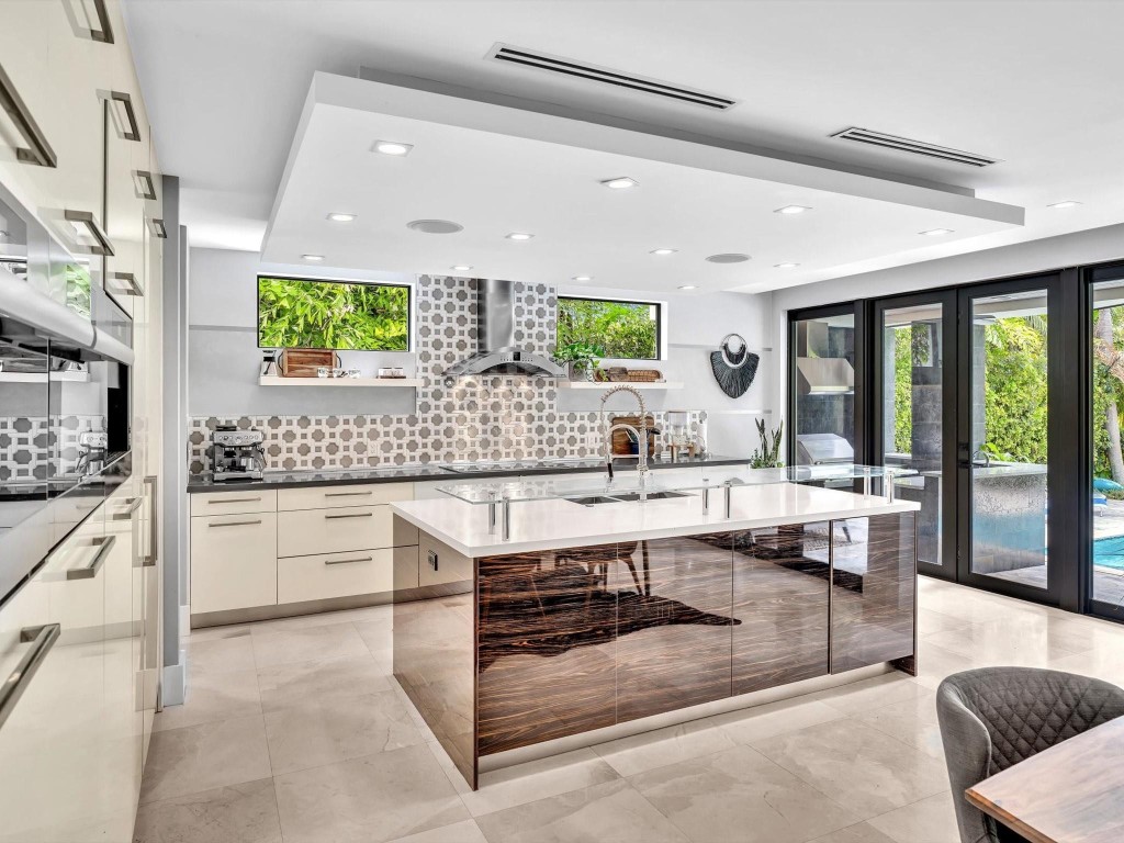 705 Ponce De Leon Dr