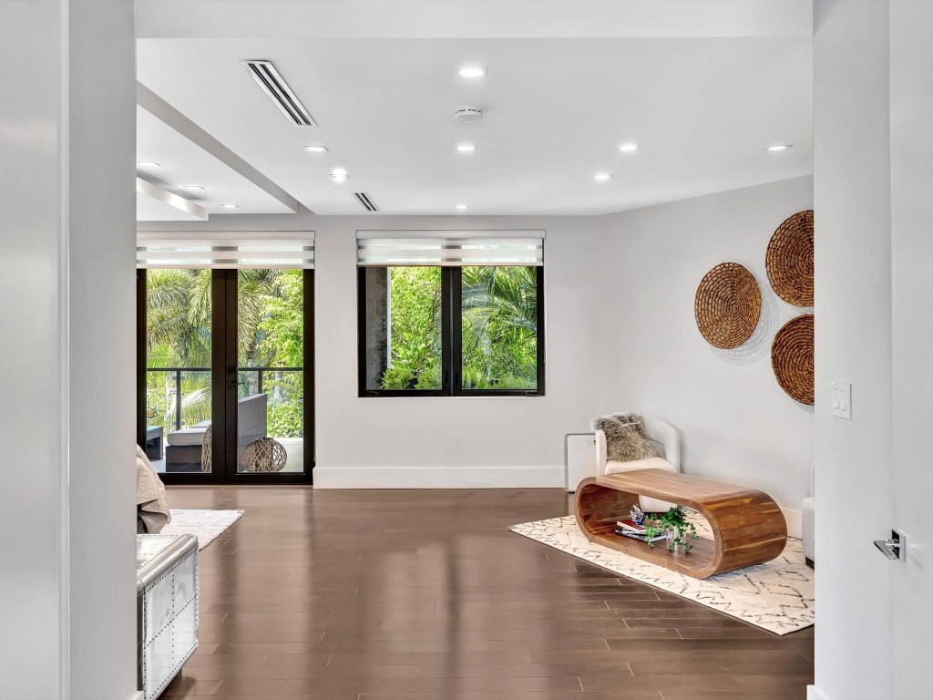 705 Ponce De Leon Dr