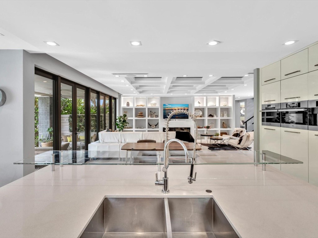 705 Ponce De Leon Dr