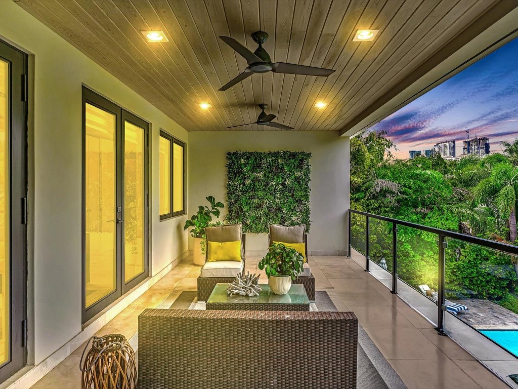 705 Ponce De Leon Dr