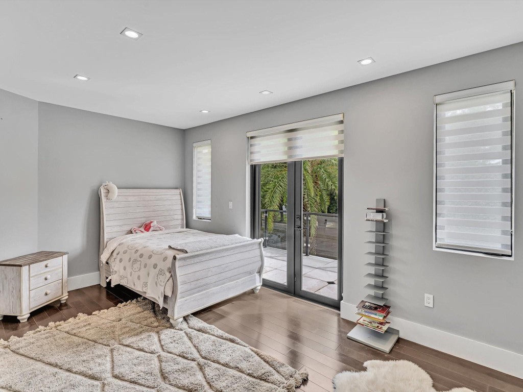 705 Ponce De Leon Dr