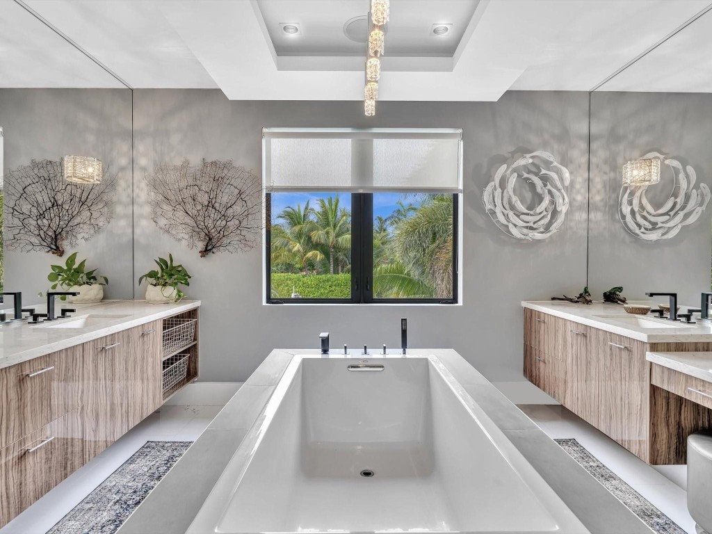 705 Ponce De Leon Dr