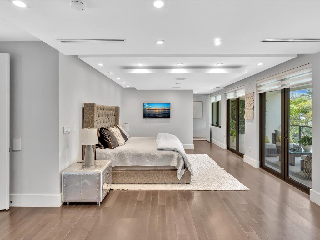 705 Ponce De Leon Dr