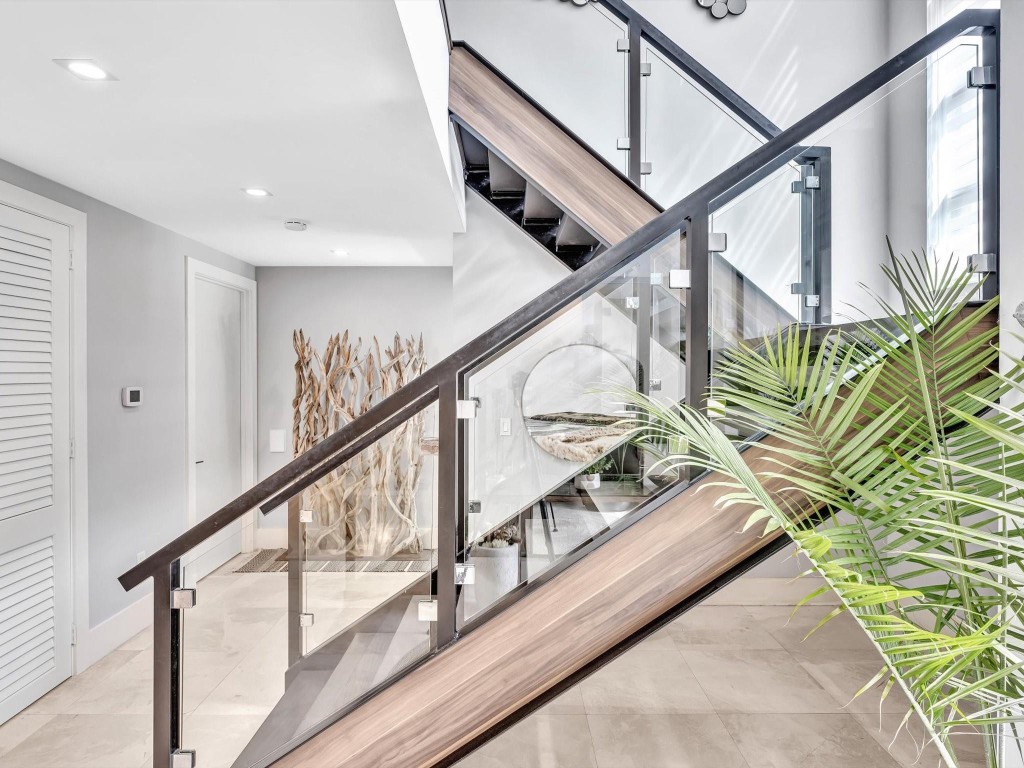 705 Ponce De Leon Dr