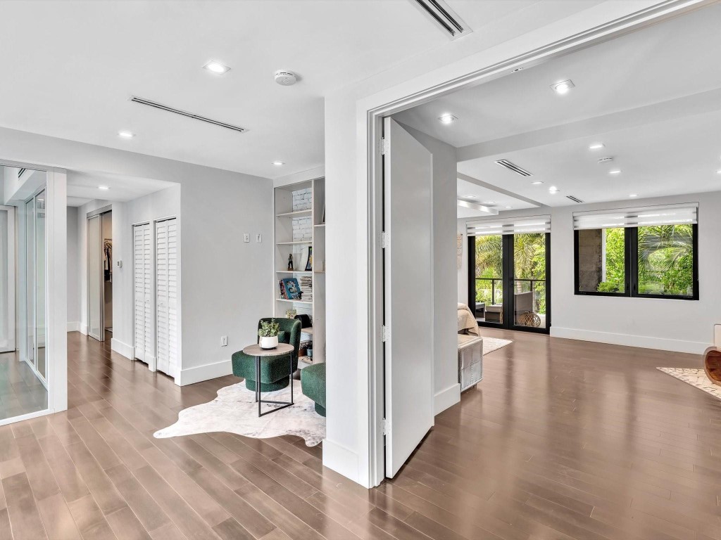 705 Ponce De Leon Dr