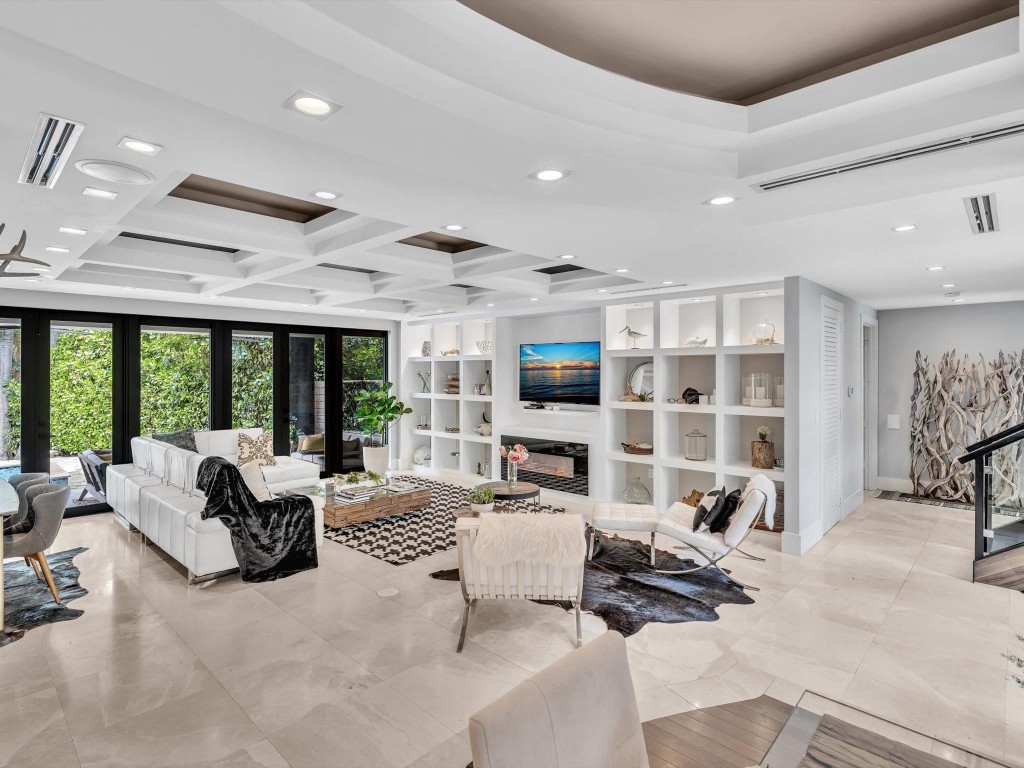 705 Ponce De Leon Dr