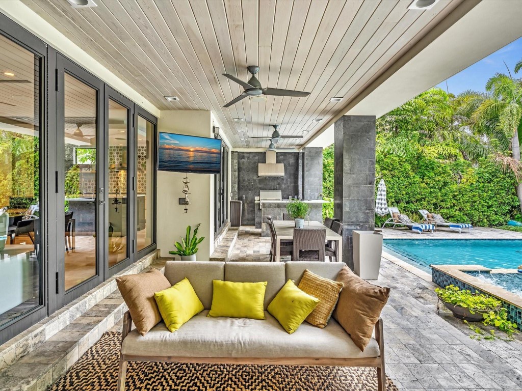 705 Ponce De Leon Dr