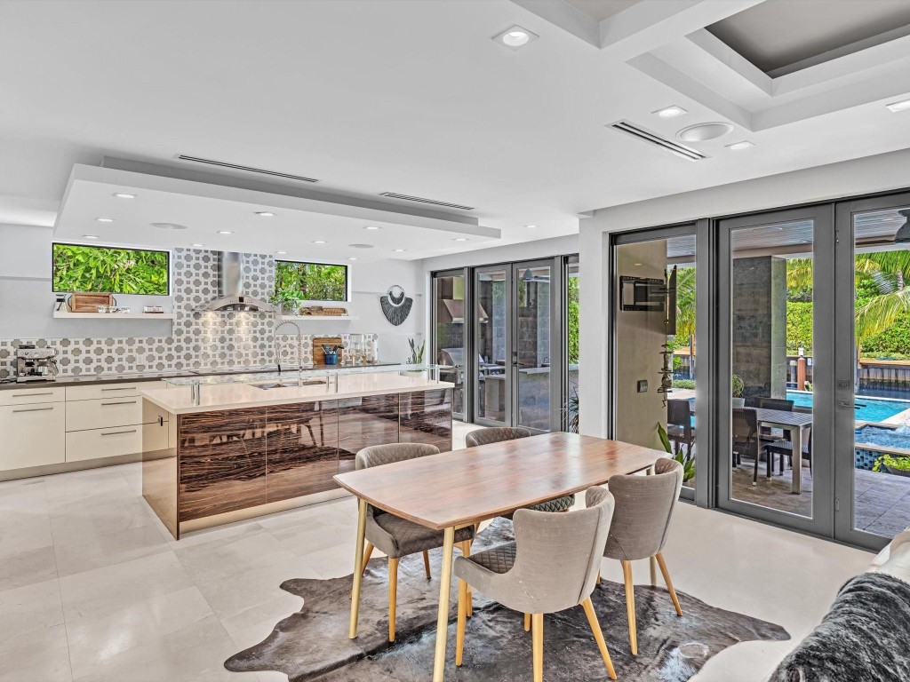 705 Ponce De Leon Dr