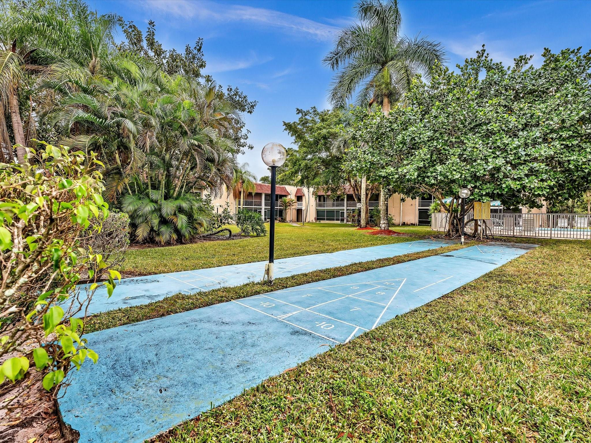 3511 Inverrary Dr K-201