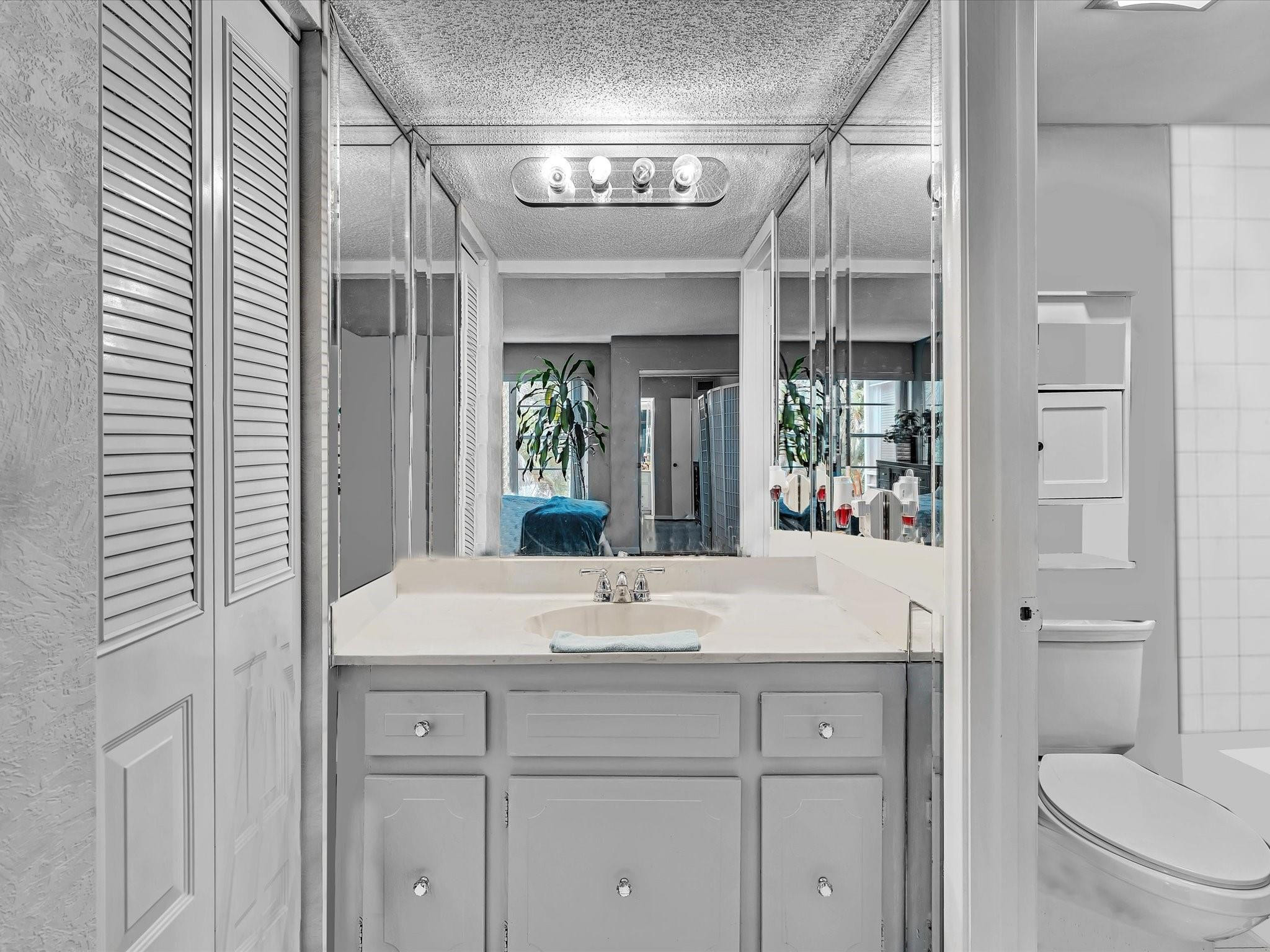3511 Inverrary Dr K-201