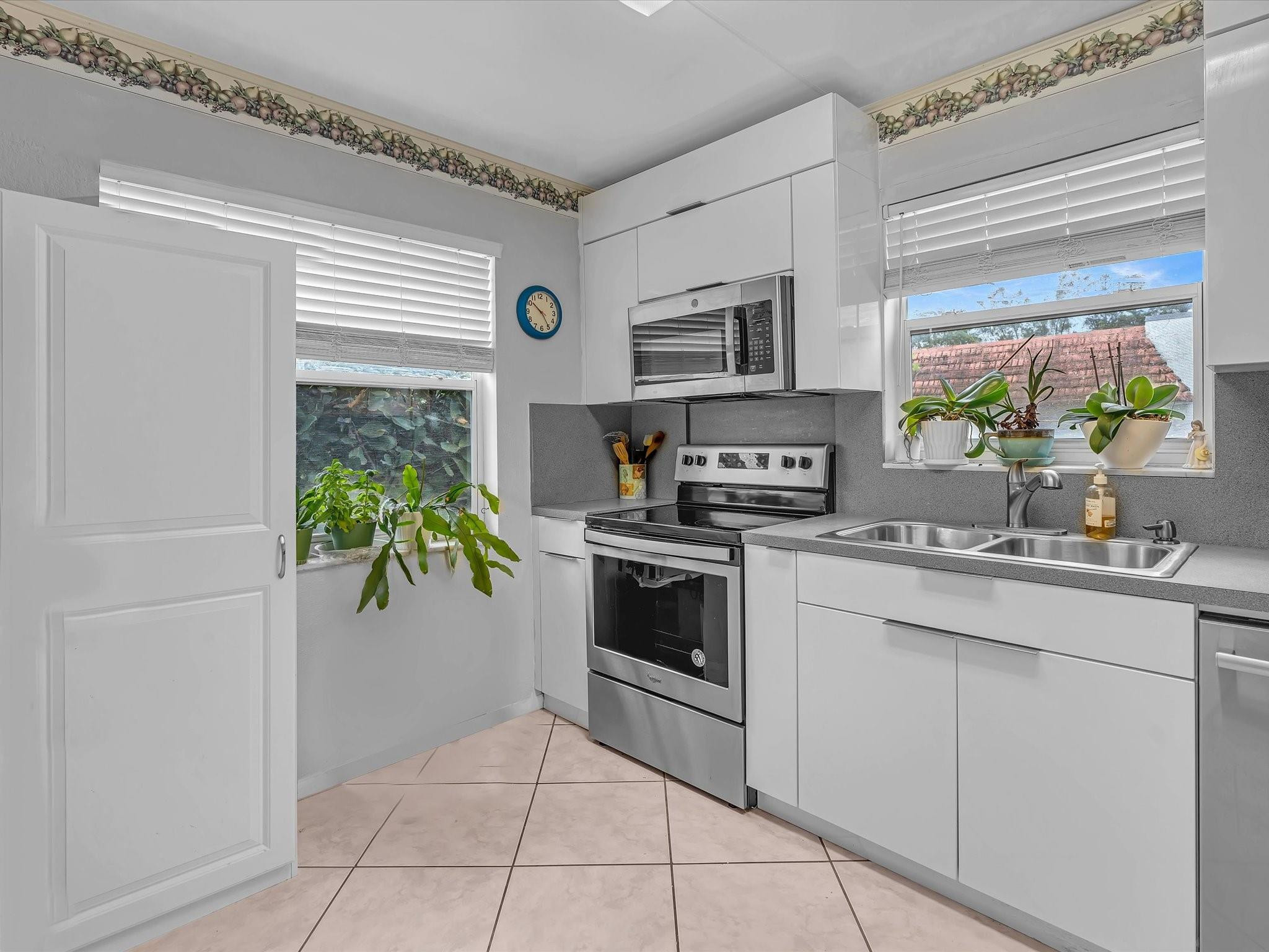 3511 Inverrary Dr K-201