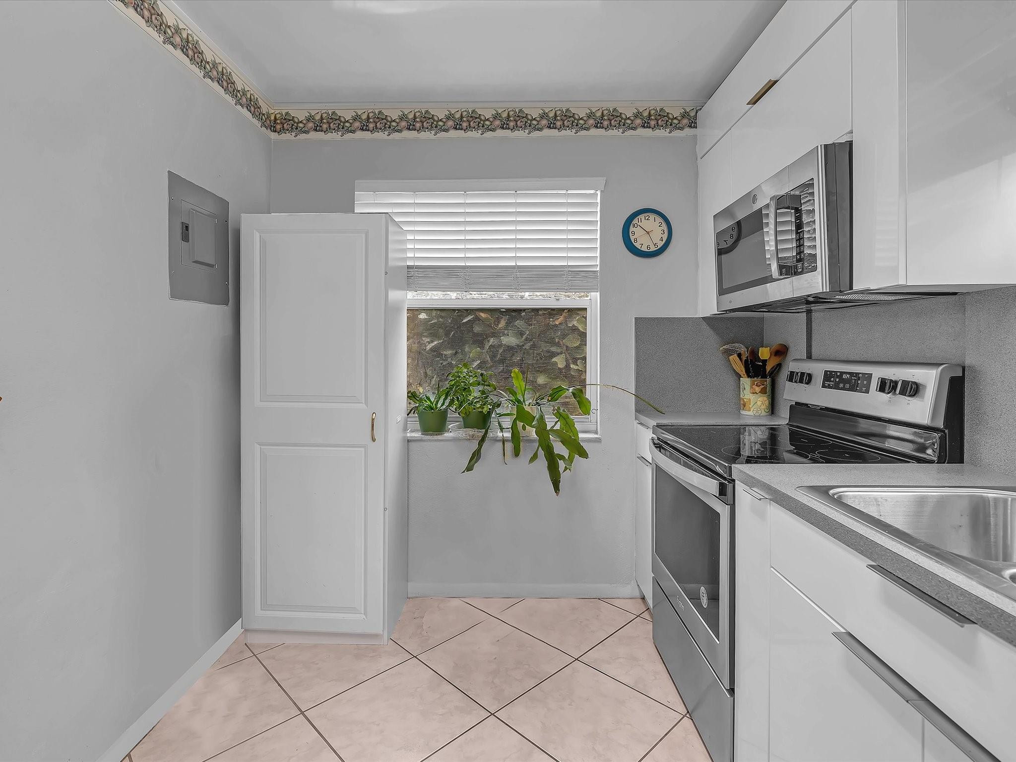 3511 Inverrary Dr K-201