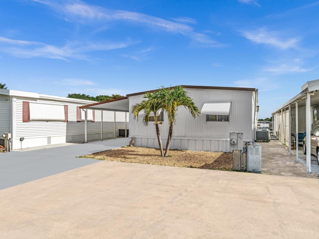 3137 SW 58th Pl