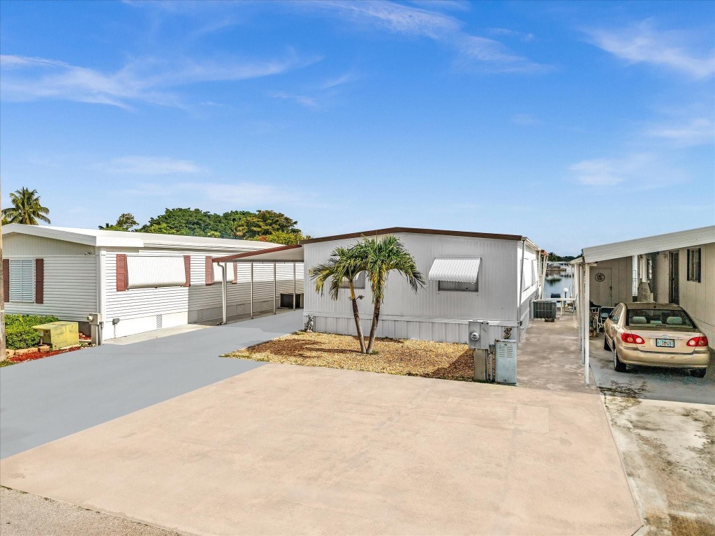 3137 SW 58th Pl