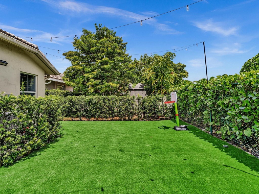 14304 S Royal Cove Cir