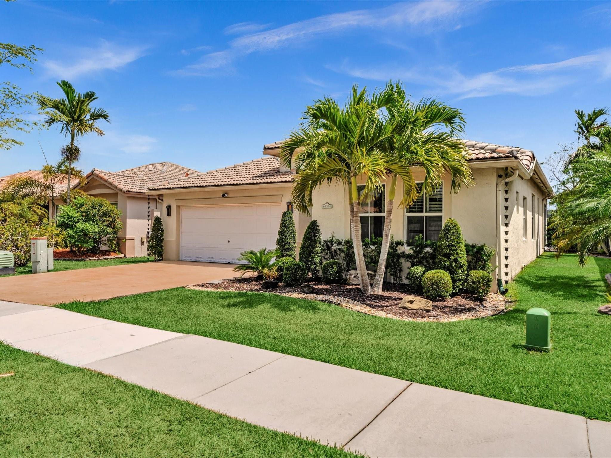 14304 S Royal Cove Cir