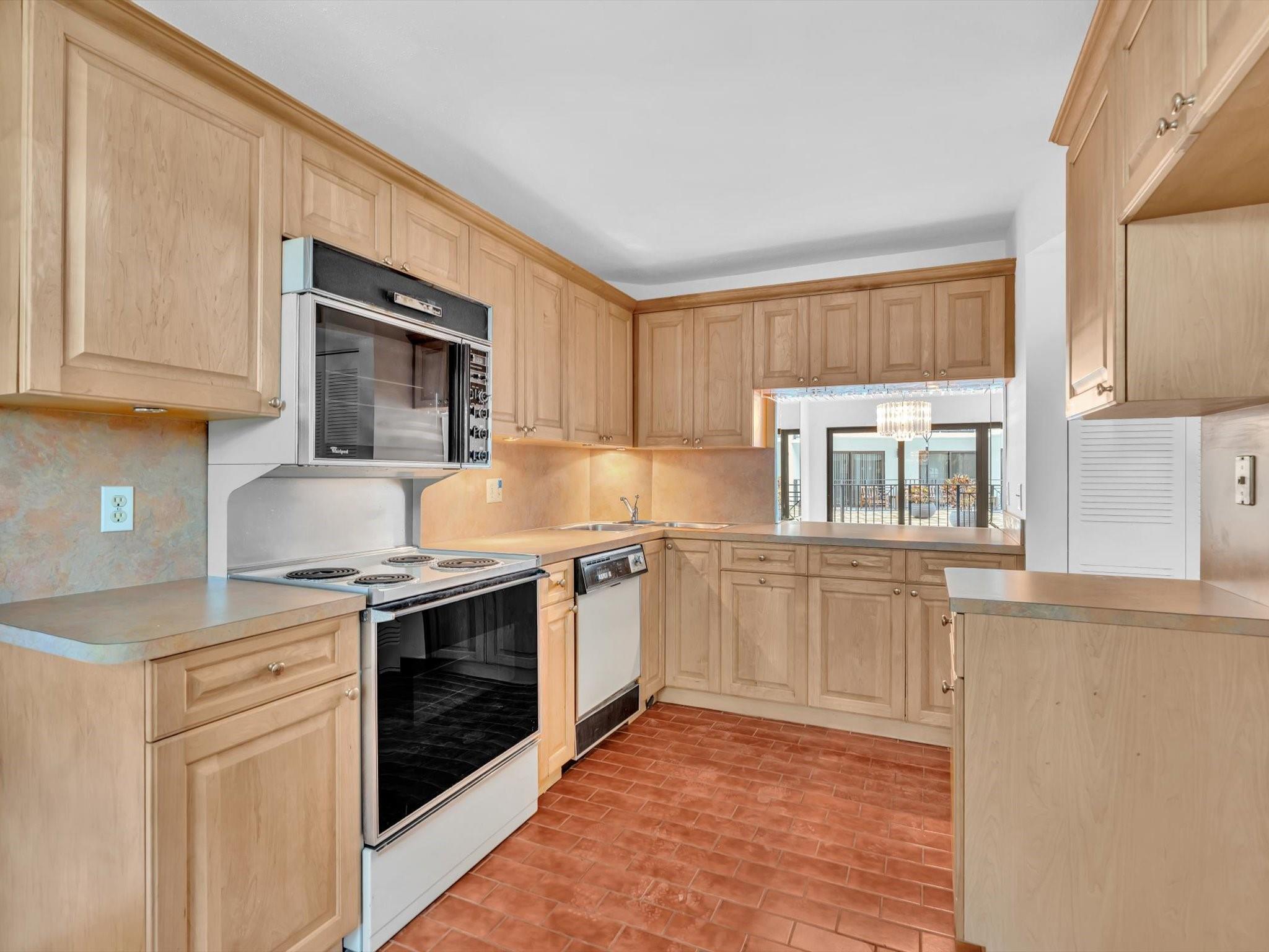2029 N Ocean Blvd 102