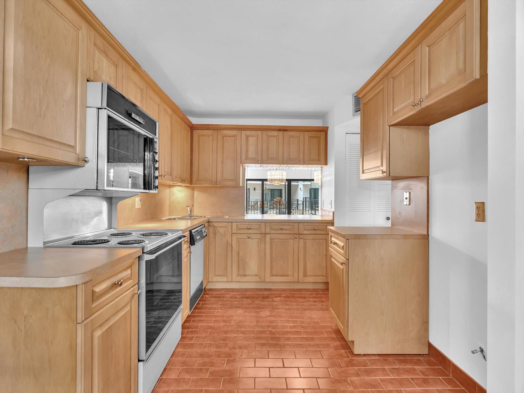 2029 N Ocean Blvd 102