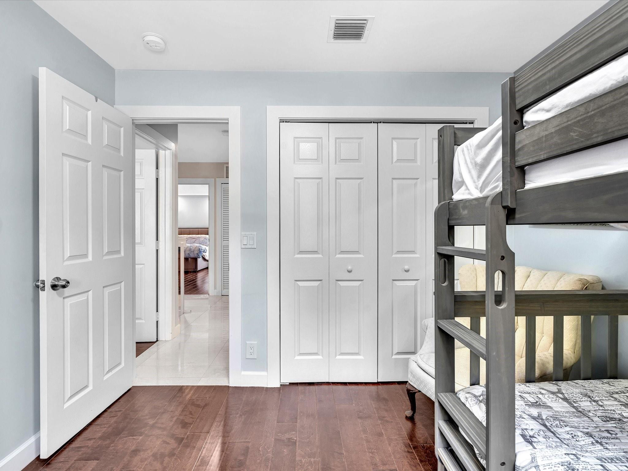 5040 Heron Pl