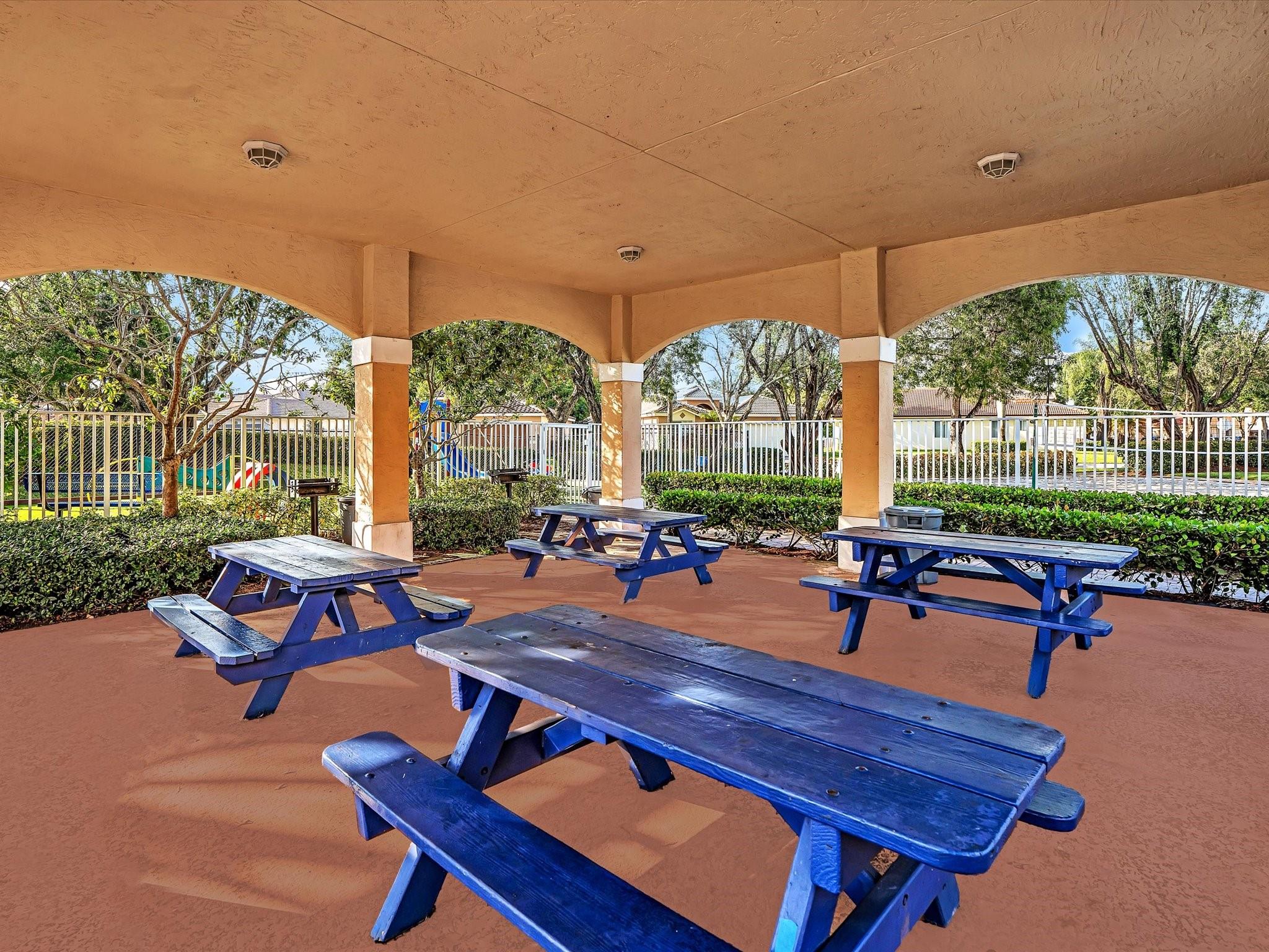 5040 Heron Pl