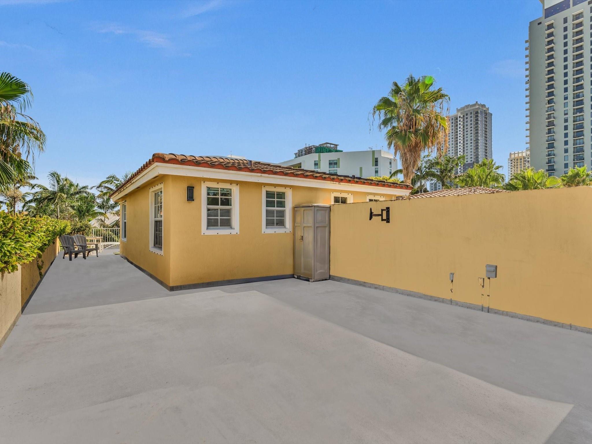 421 SW 5th St