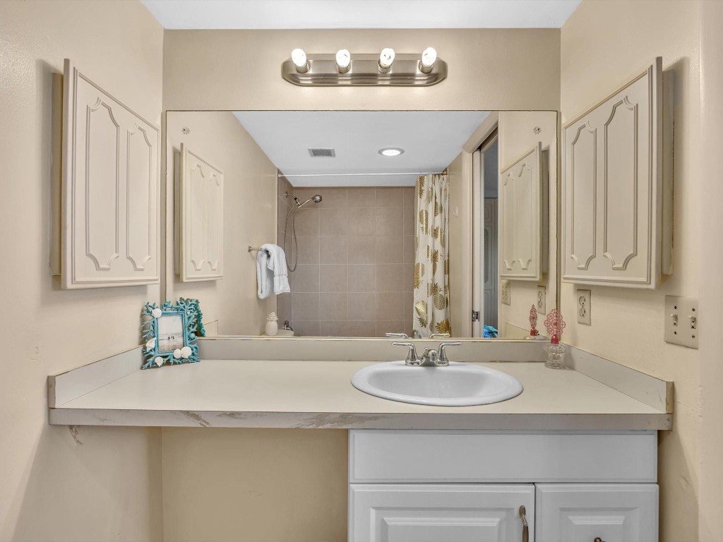 900 River Reach Dr 525