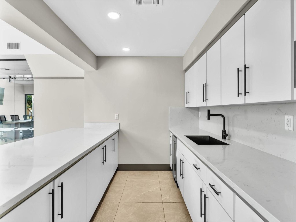 900 River Reach Dr 525