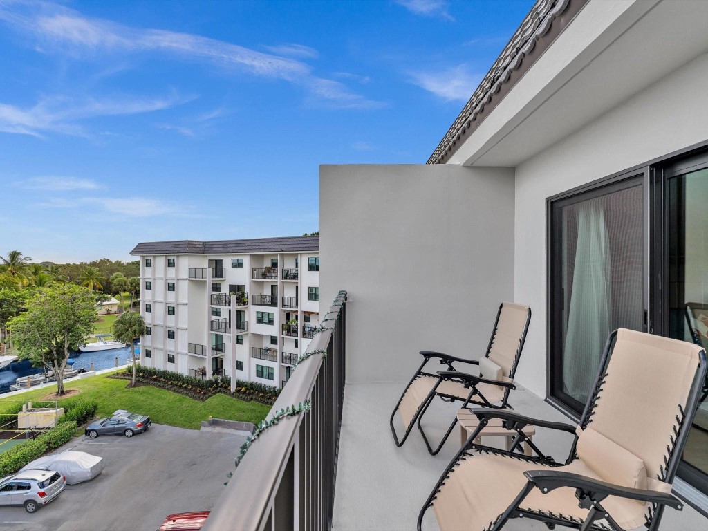 900 River Reach Dr 525